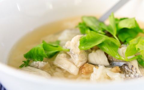 Como fazer arroz de limão com robalo e amêijoas