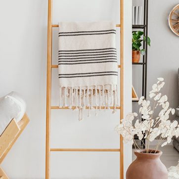 14 mantas quentes para ter sempre ao lado do sof&aacute;