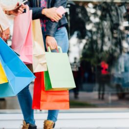 Quer saber como comprar roupas baratas nas lojas? Leia estas 7 dicas