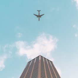 Medo de andar de avião: aprenda a lidar com o pânico da turbulência