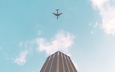 Medo de andar de avião: aprenda a lidar com o pânico da turbulência