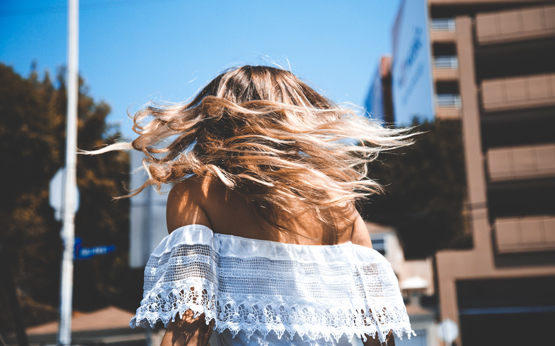 7 soluções para dar movimento ao cabelo liso e sem vida