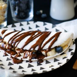 Receita de tapioca recheada com fruta e chocolate
