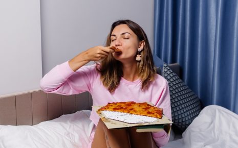 5 alimentos que n&atilde;o deve ingerir antes de dormir