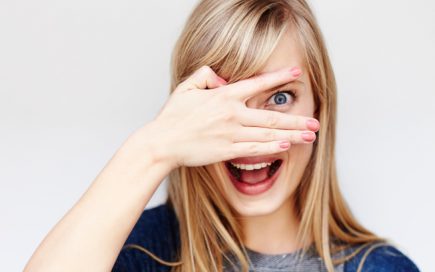 Hábitos a ter para prevenir as rugas durante a juventude