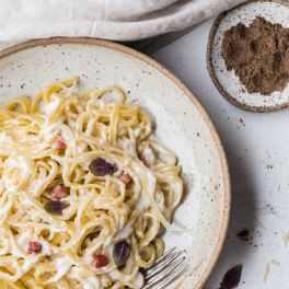 Adora comida italiana? Experimente esta massa carbonara