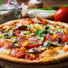 Convide os amigos e fa&ccedil;a esta pizza vegetariana