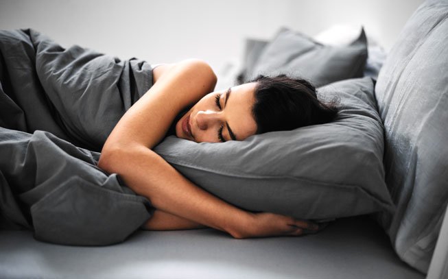 como dormir bem e criar uma rotina de noite relaxada
