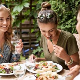 4 razões pelas quais deve obrigar-se a fazer pausa para almoço