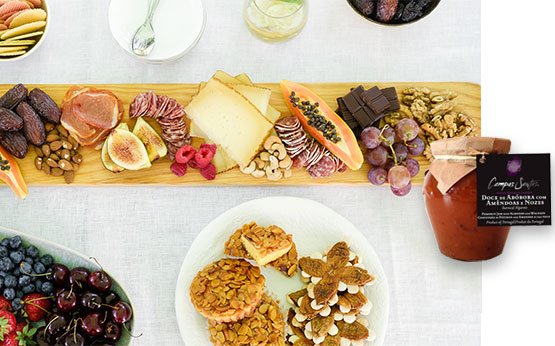 tábua de queijos e frutos secos