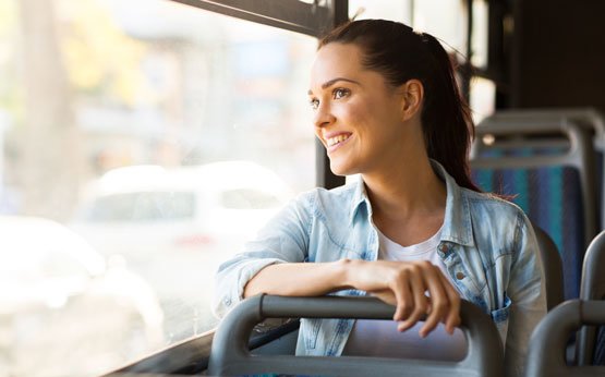 andar em transportes públicos