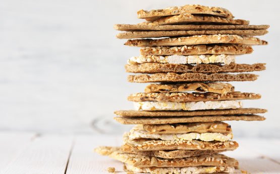 crackers de sementes com sementes de abóbora e de girassol