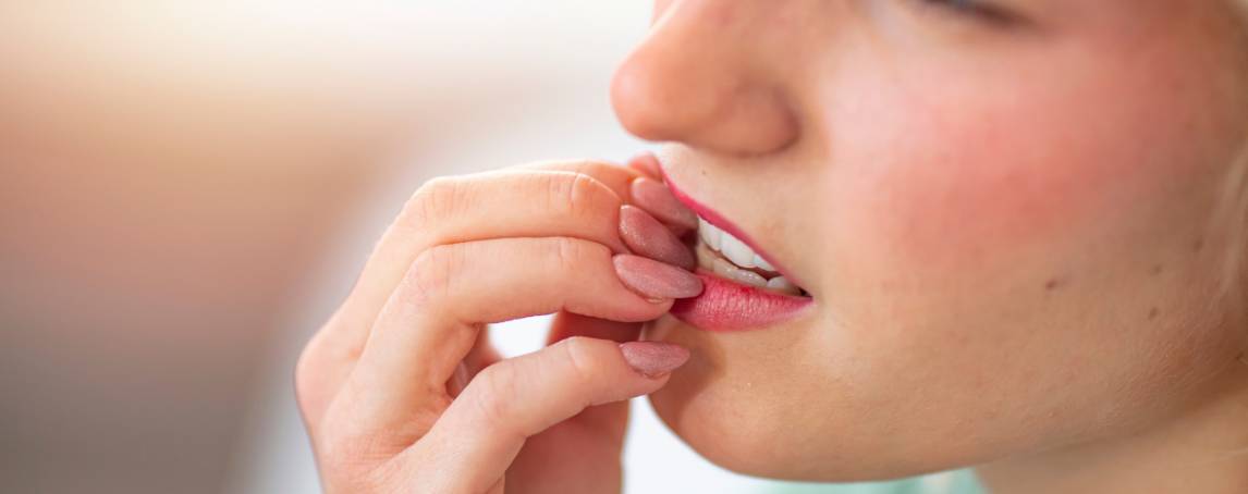 Como deixar de roer as unhas: 6 dicas para acabar com o vício