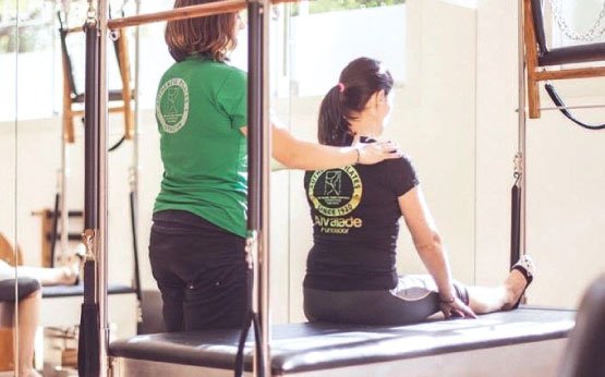 exercício no cadillac aparelho de pilates