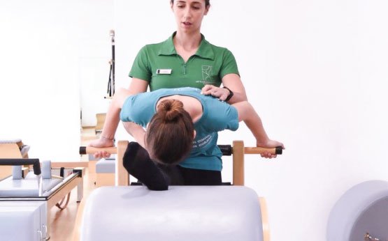 exercício no lader barrel aparelho de pilates