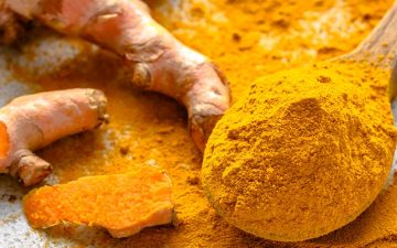 Curcuma: a raiz que ajuda a prevenir o cancro e a combater a depressão