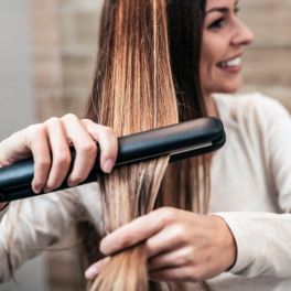 6 dicas para alisar o cabelo em casa e parecer que saiu do cabeleireiro