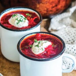 Esta sopa fria de beterraba é a receita ideal para os dias de sol