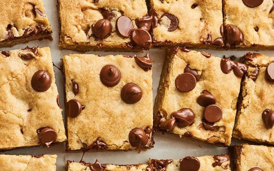 blondies com pepitas de chocolate