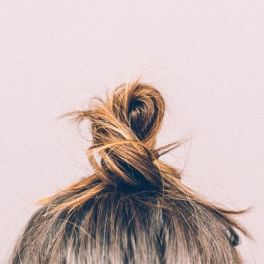 Tem o cabelo oleoso? Aprenda a controlar este problema