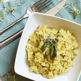 Risoto de espargos com brie, uma refeição à italiana