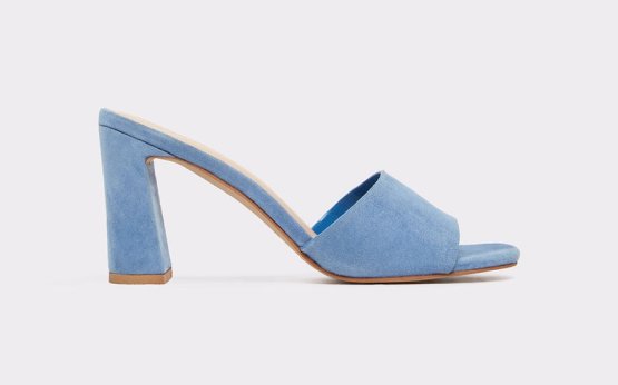 tons pastel sapatos azuis