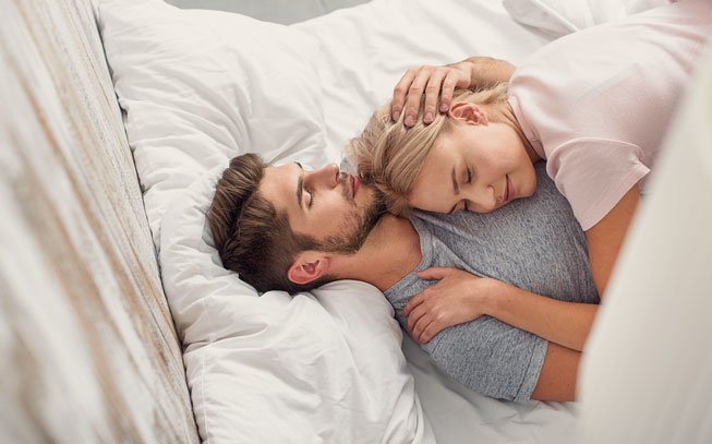 casal a dormir