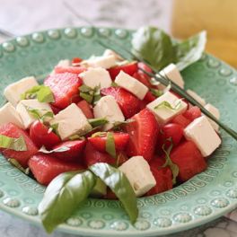 Experimente esta deliciosa e refrescante salada de melancia