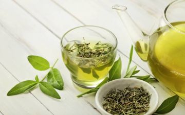 Chá verde: um poderoso remédio natural (até para a pele)