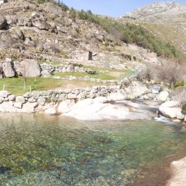 10 praias fluviais em Portugal imperdíveis para os dias quentes