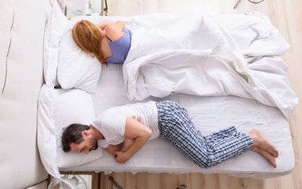 traição casal na cama