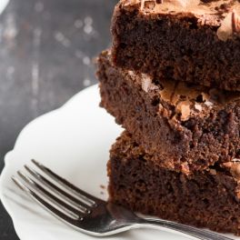 Bolo de chocolate húmido: a receita que faz crescer água na boca