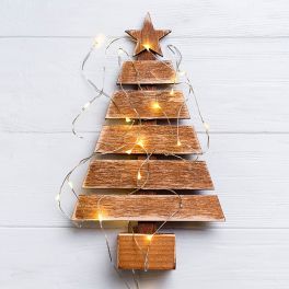 10 ideias originais de árvores de Natal para decorar espaços pequenos