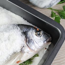 Peixe ao sal: a forma mais simples de cozinhar robalo ou dourada em casa