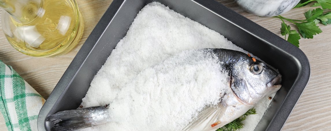 Peixe ao sal: a forma mais simples de cozinhar robalo ou dourada em casa