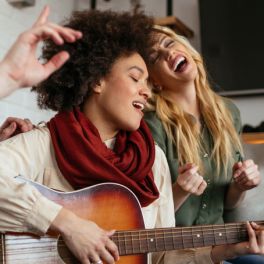 Segundo novo estudo, cantar em grupo reduz o stresse e melhora a nossa disposição