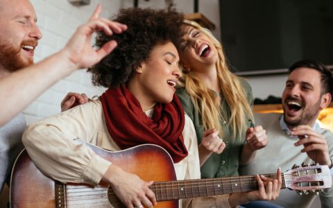 Segundo novo estudo, cantar em grupo reduz o stresse e melhora a nossa disposição