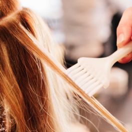 Pintar o cabelo pode estar associado ao cancro da mama, diz novo estudo