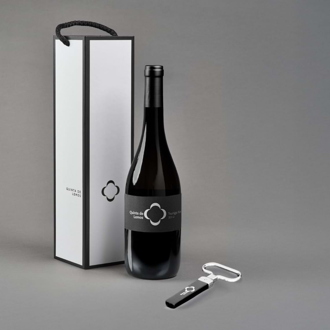 presente para o pai Vinho Touriga Nacional 2012, Quinta de Lemos, 27,60 euros Oferta de um saca-rolhas de pinças