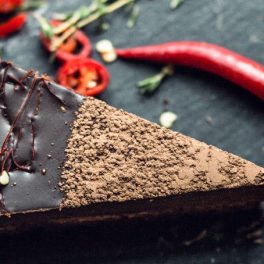 Experimente este delicioso bolo de chocolate com malagueta