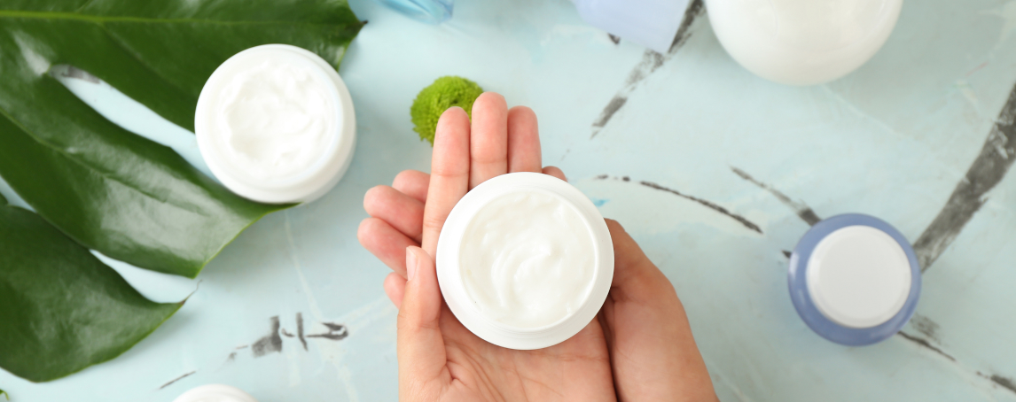 Sabe quais são as diferenças entre um creme de dia e um creme de noite?