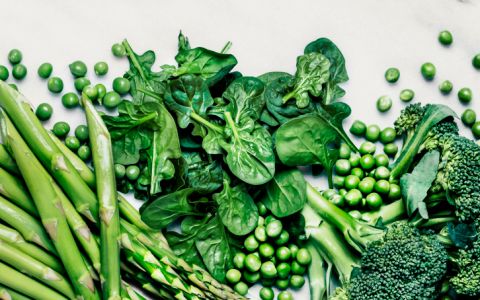 Frente a frente: devemos comer os vegetais crus ou cozinhados?