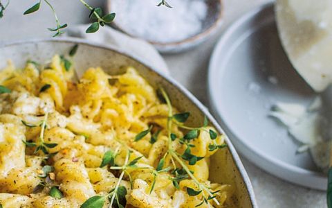 Massa com couve-flor, tomilho e parmesão para a família toda