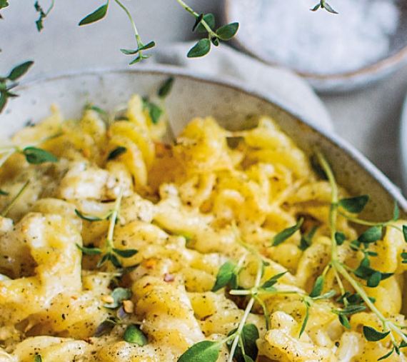 Massa com couve-flor, tomilho e parmesão