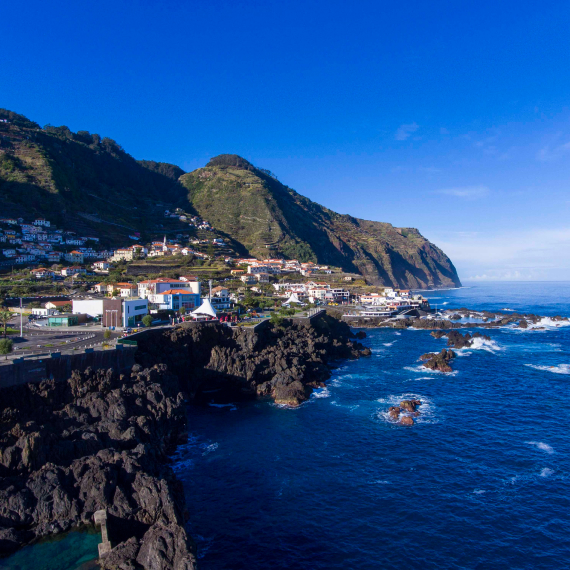 Piscinas naturais do Porto Moniz