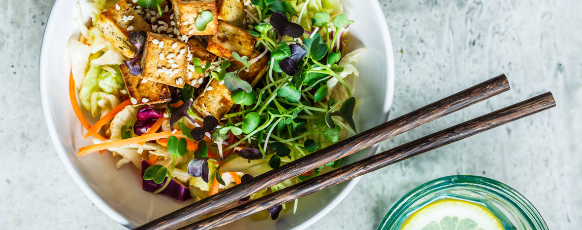 Receita com tofu: esta salada é perfeita para os dias quentes