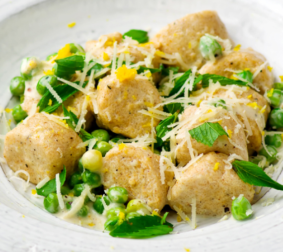 Gnocchi com pesto de ervilhas