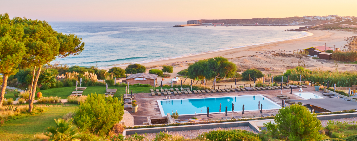 12 hotéis de praia para aproveitar o bom tempo
