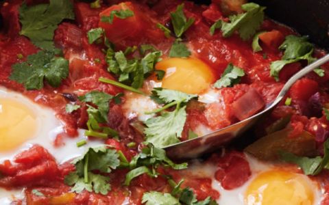 Prepare uma refeição mexicana com estes huevos rancheros