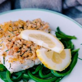 Procura um jantar rápido? Experimente estes lombos de pescada no forno